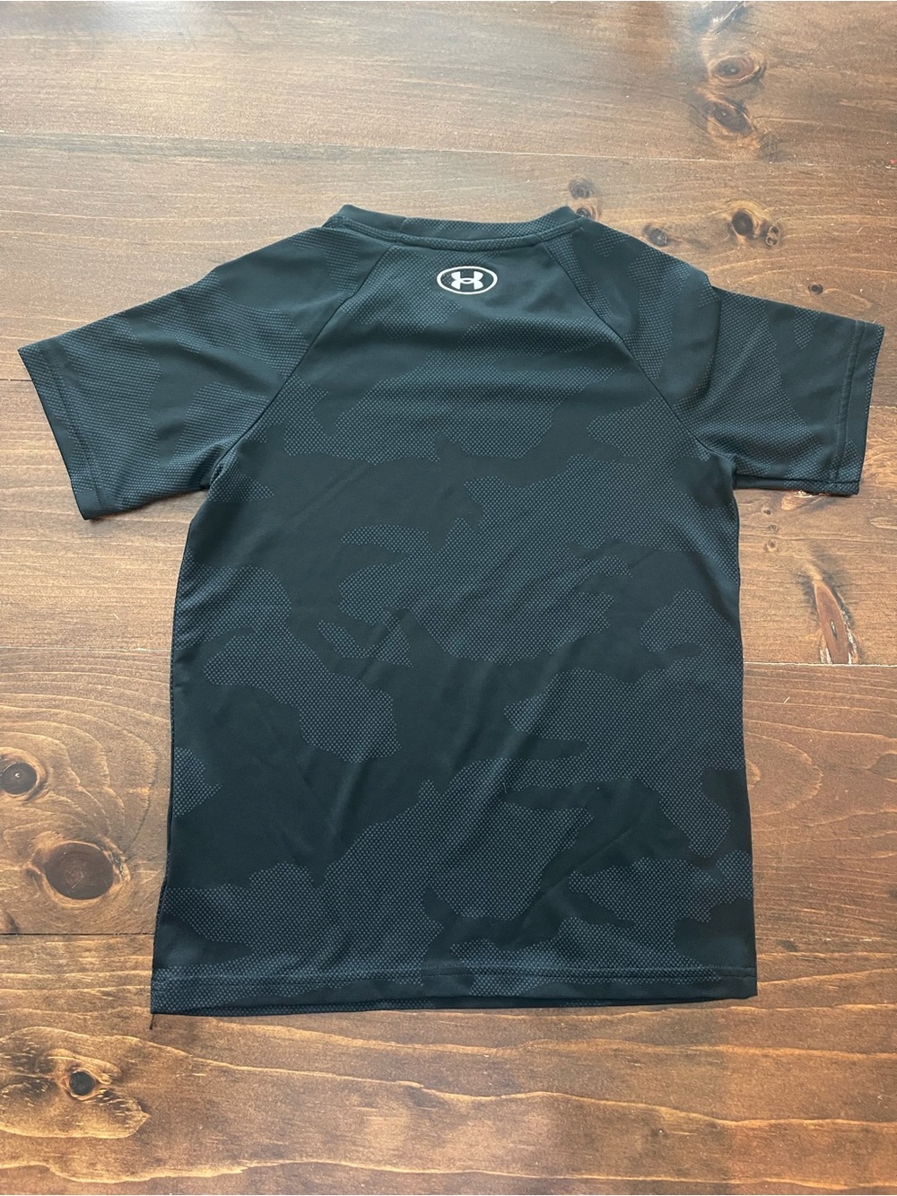 Boy’s Under Armour Short Sleeve Shirt Bundle - Picture 6 of 10